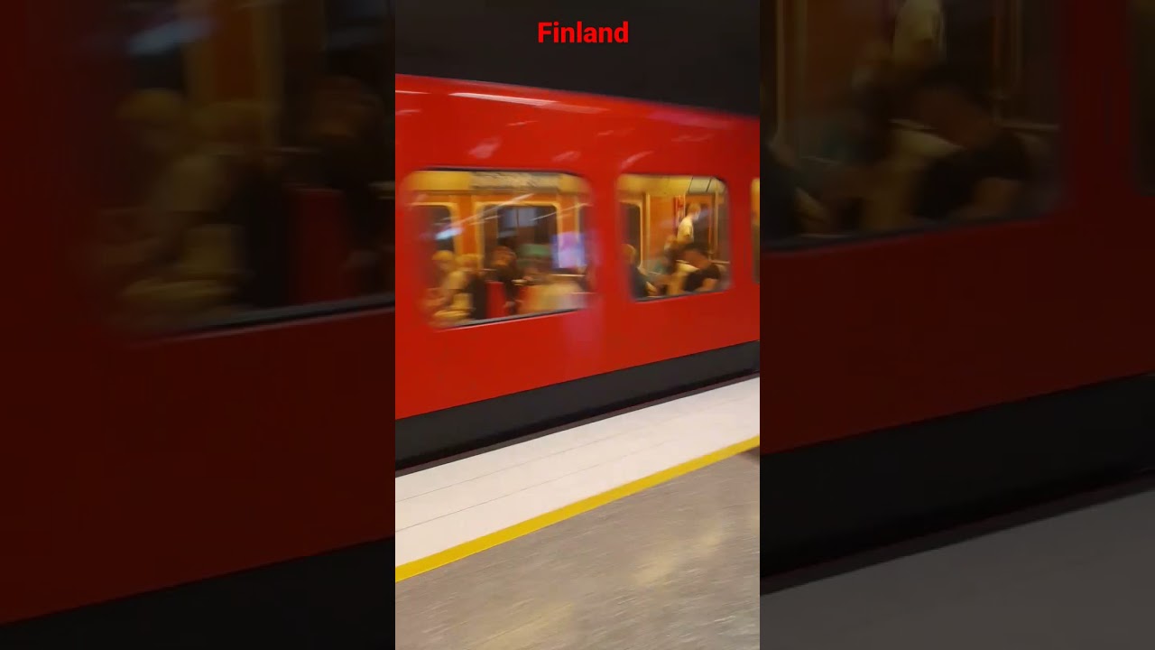 Station à métro presque toujours vide en Finlande...
