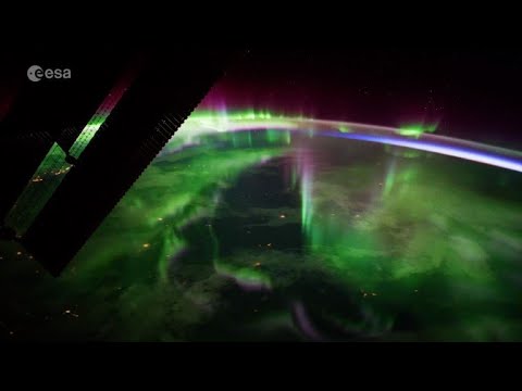 Un astronaute capture une aurore boréale depuis l'ISS