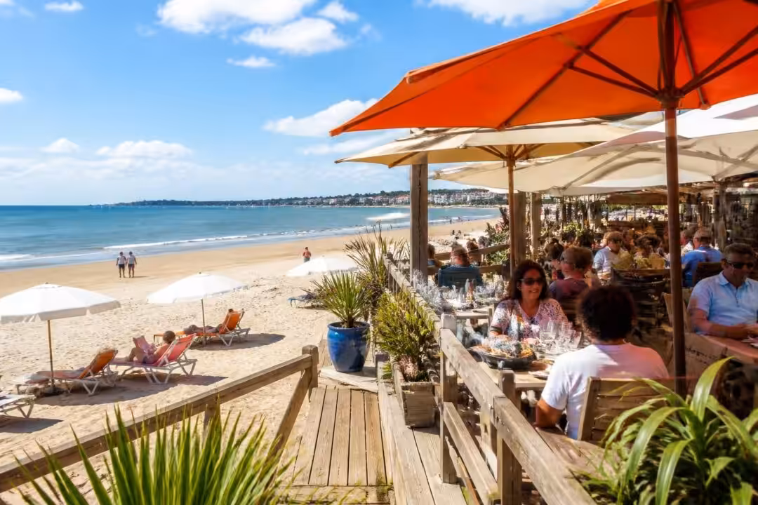 découvrez les meilleurs restaurants et bars en bord de mer à la baule pour savourer des repas délicieux et profiter d'une vue imprenable sur la plage.